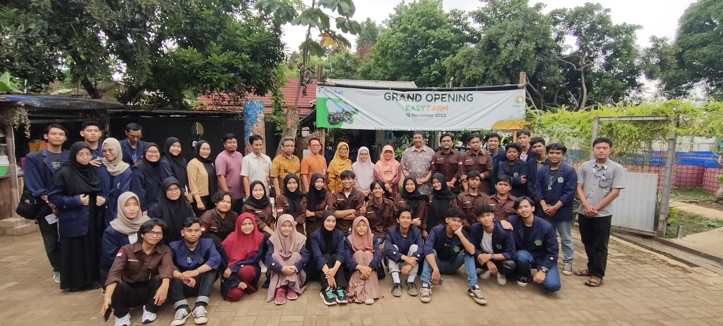 MAHASISWA PRODI. AGRIBISNIS UNISMA BEKASI KULIAH DI EASY FARM INDONESIA JATI SARI